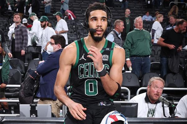 外媒：马拉多纳的宝马i8进行拍卖，起拍价1万欧元（外媒曝马拉多纳的宝马i8将上拍，起拍价1万欧元）