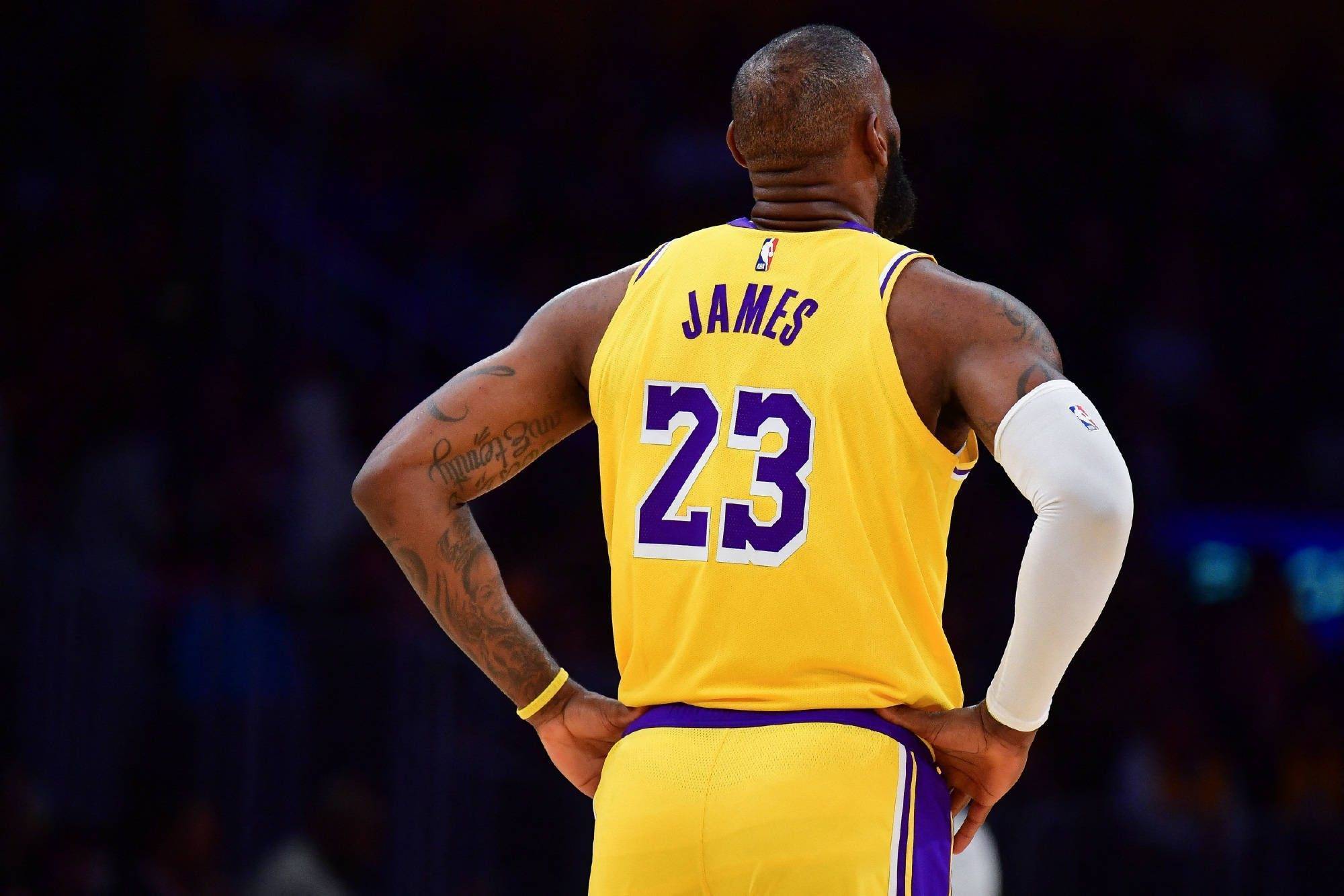 加图索：我要向球迷道歉；上半场很不错，下半场我们变得胆怯（加图索向球迷致歉：上半场表现不俗，下半场我们踢得畏缩）