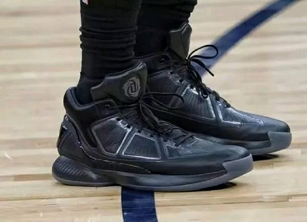 范德萨观战曼联4-1狼队，获官方俏皮回应（范德萨现身见证曼联4-1狼队，官方幽默回应）