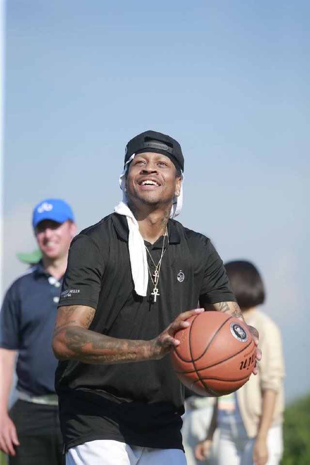 意甲三分制时代，斯帕莱蒂是第二位率队参加过三大德比的主帅（意甲实行三分制以来，斯帕莱蒂是第二位带队出战三大德比的主帅）