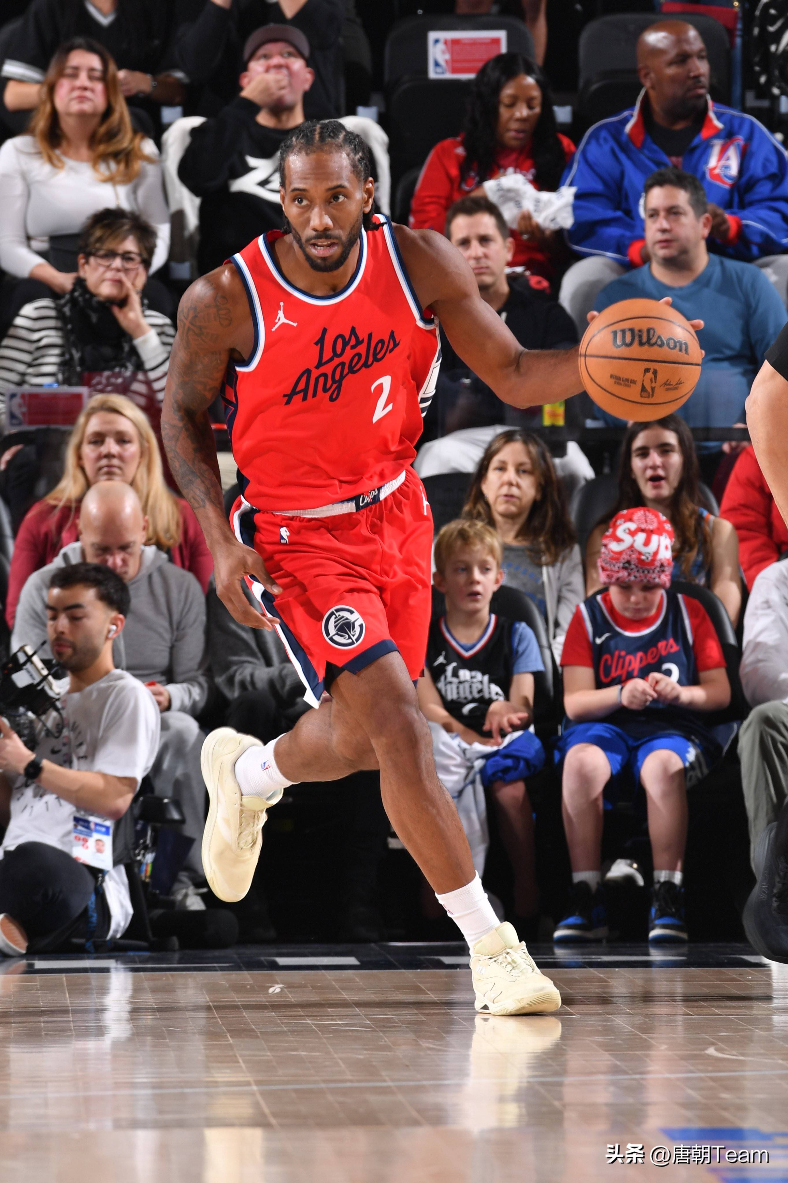 🌟NBA杯四强对阵全部出炉：魔术vs尼克斯，雷霆vs马刺（NBA季中锦标赛四强揭晓：魔术迎战尼克斯，雷霆硬碰马刺）