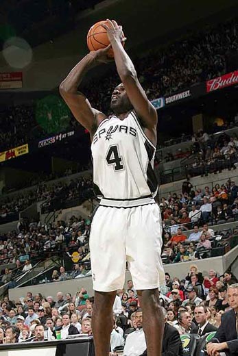 NBA每日最佳：约翰逊背靠背三双&拉文42分，哈登34分里程悲（NBA今日之最：约翰逊连场三双，拉文42分，哈登34分成里程悲）