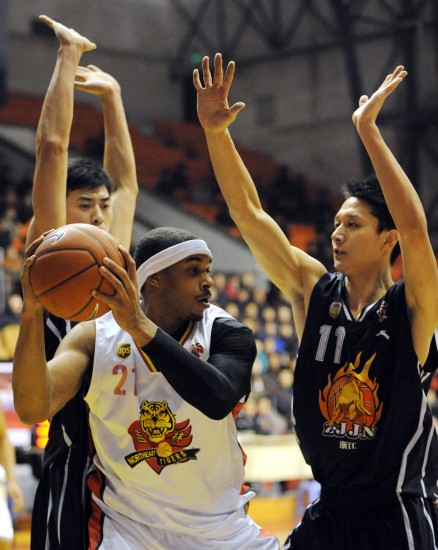 争夺战：阿森纳／巴萨密切关注且希望引进2位法国年轻前锋（引援大战：阿森纳与巴萨锁定两名法国新锐前锋）